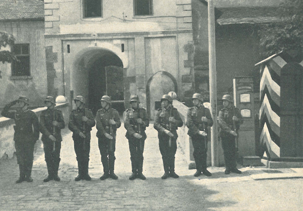 Špilberk v Brně. Průvodce. Foto okolo roku 1939. (archiv: Michal Hančák)