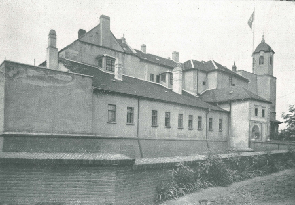 ANONYM. Špilberk. Pohled na východní křídlo hradu. Okolo r. 1939. (archiv: Michal Hančák