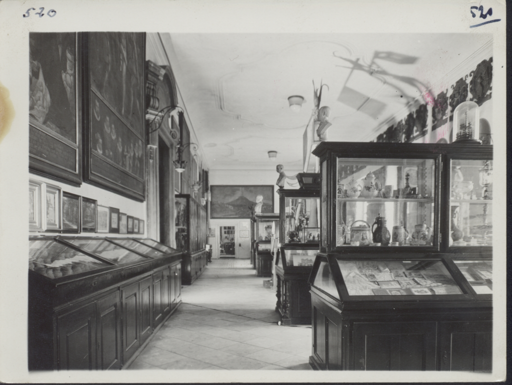 Die älteste Ausstellung von Sammlungen im Neuen Rathaus, nach 1904.