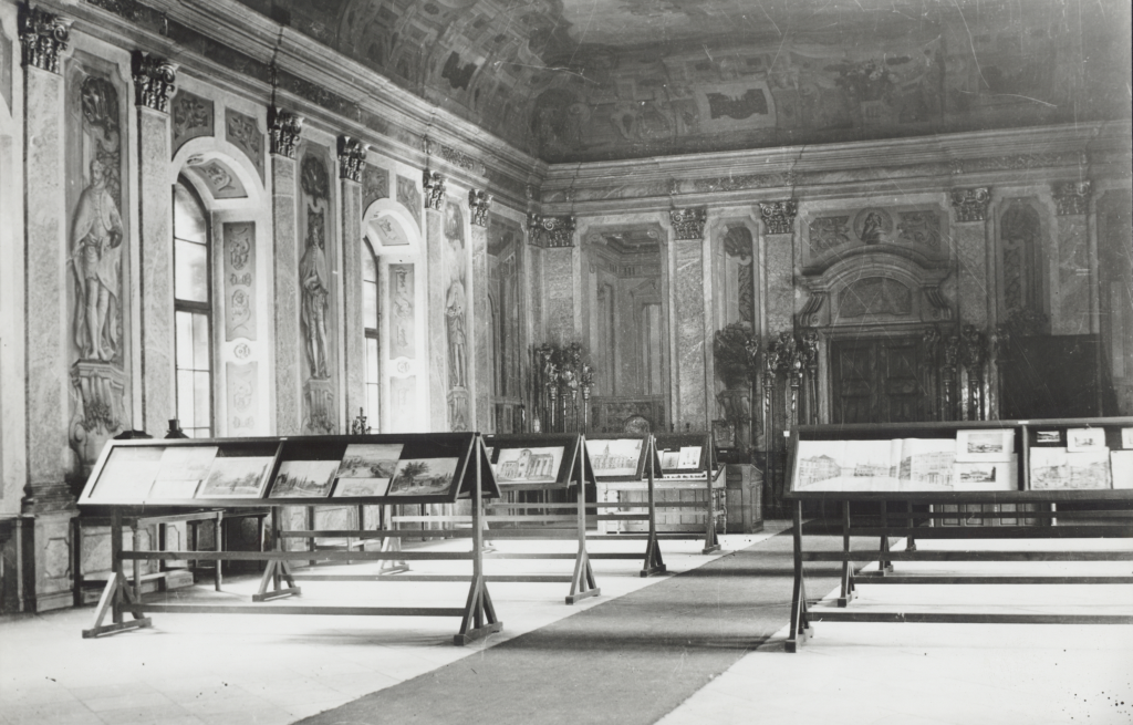 Ausstellung von Brünner Veduten im Wappensaal des Neuen Rathauses, nach 1904.