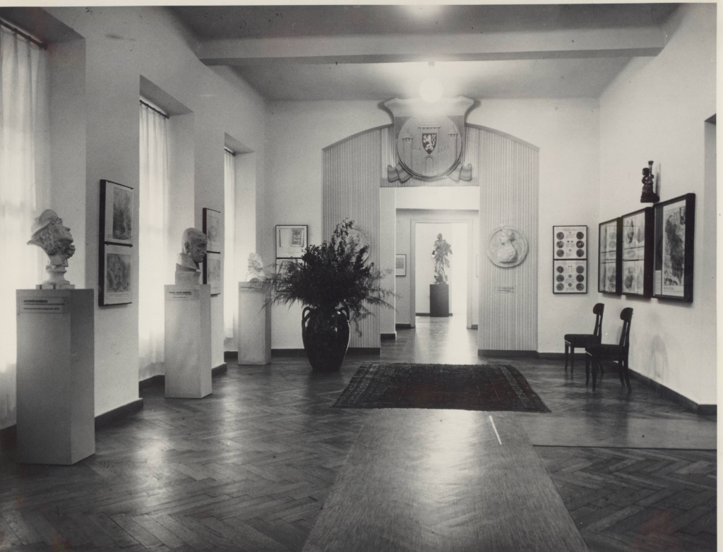 Vstup do expozice Stavební a umělecký vývoj Brna, Šilingrovo nám.2, rok 1953.